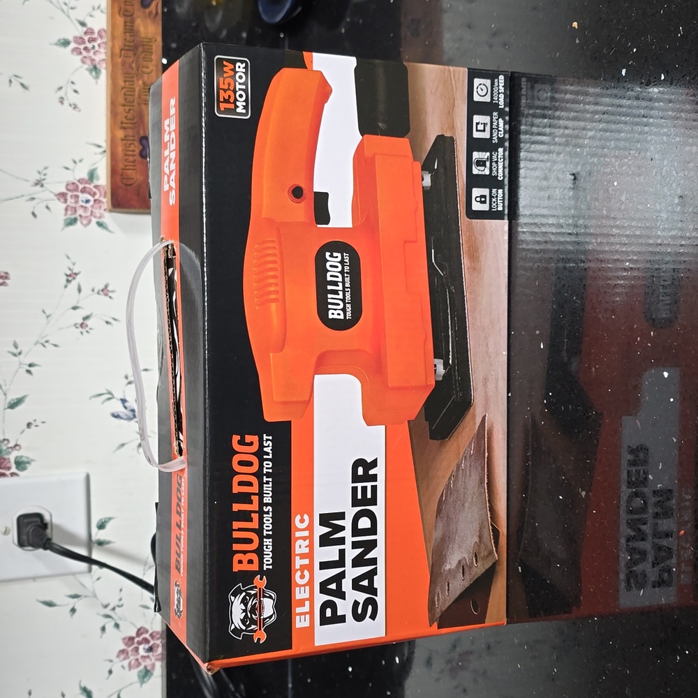 NIB. Bulldog Electric Palm Sander